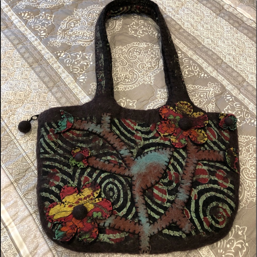 Cute 100% wool purse 👜 ✨ no holes or stains